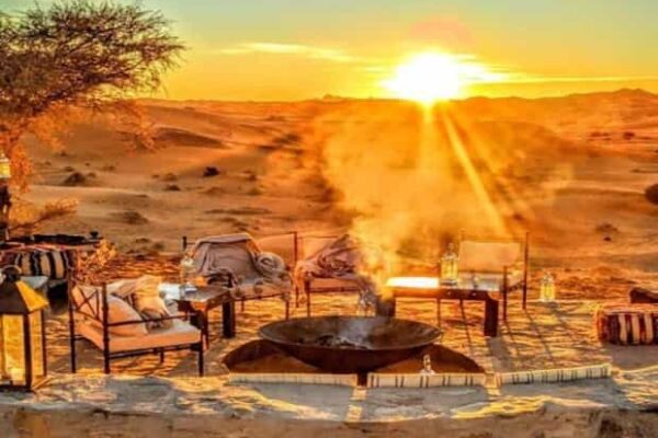 Marrakech: Sunset Dinner in Agafay Desert with show & Transport