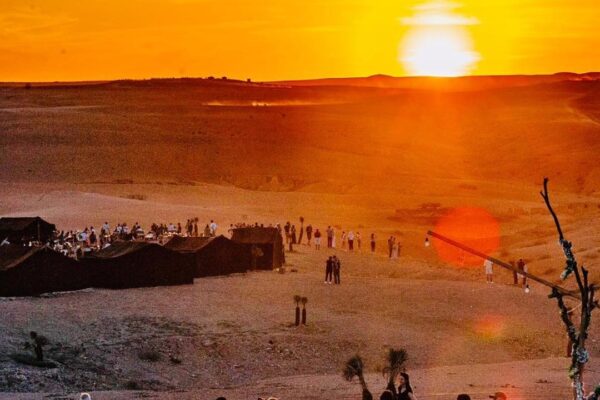 Marrakech: Sunset Dinner in Agafay Desert with show & Transport
